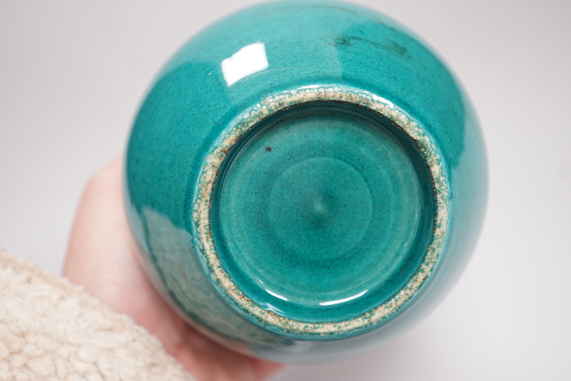 A Chinese turquoise glaze double gourd vase, 17cm